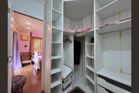 Casa à venda com 4000m², 8 quartos e 10 vagasSuíte 2 - Closet