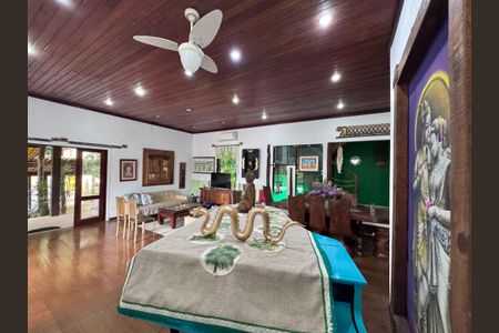 Casa à venda com 4000m², 8 quartos e 10 vagasSala