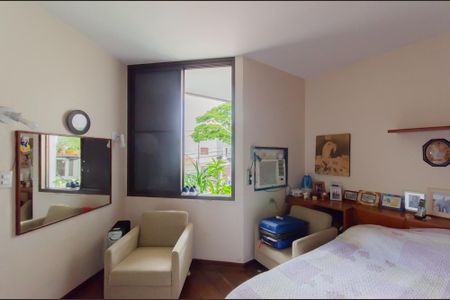 Casa à venda com 360m², 5 quartos e 5 vagasSuíte 2