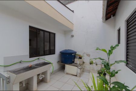 Casa à venda com 360m², 5 quartos e 5 vagasQuintal
