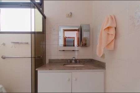 Casa à venda com 360m², 5 quartos e 5 vagasBanheiro da Suíte 4