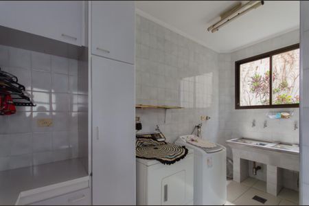 Casa à venda com 360m², 5 quartos e 5 vagasÁrea de Serviço