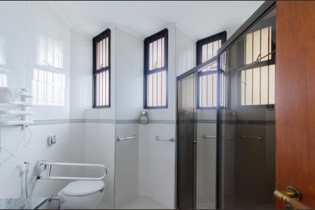 Casa à venda com 360m², 5 quartos e 5 vagasBanheiro da Suíte 2