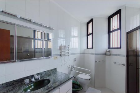 Casa à venda com 360m², 5 quartos e 5 vagasBanheiro da Suíte 2