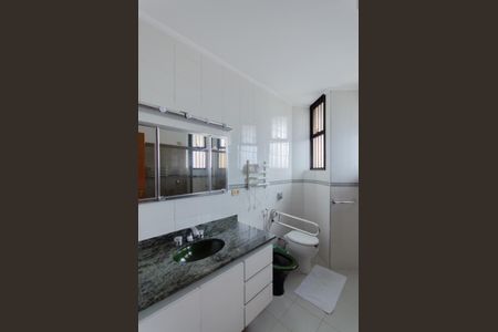 Casa à venda com 360m², 5 quartos e 5 vagasBanheiro da Suíte 2