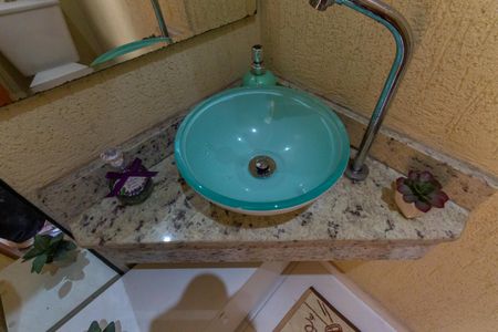 Casa de condomínio à venda com 75m², 2 quartos e 2 vagasLavabo