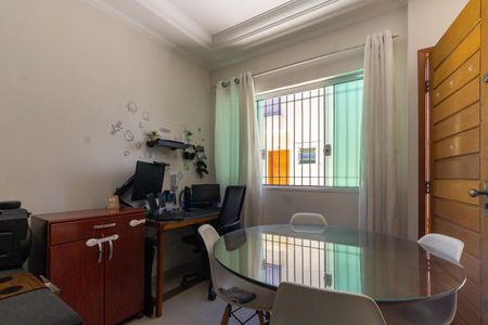 Casa de condomínio à venda com 75m², 2 quartos e 2 vagasSala