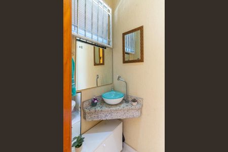 Casa de condomínio à venda com 75m², 2 quartos e 2 vagasLavabo