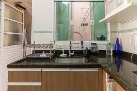 Casa de condomínio à venda com 75m², 2 quartos e 2 vagasCozinha 