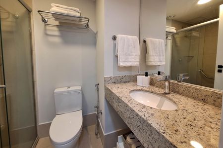 Banheiro de kitnet/studio para alugar com 1 quarto, 22m² em Boa Viagem, Niterói