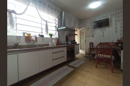 Casa de condomínio à venda com 615m², 3 quartos e 4 vagas