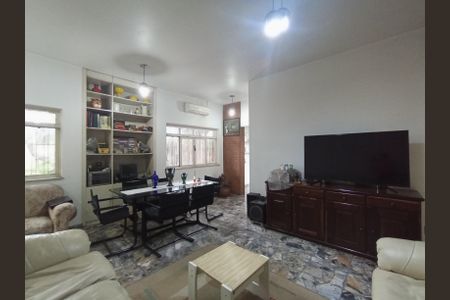 Casa de condomínio à venda com 615m², 3 quartos e 4 vagas