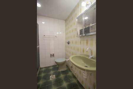 Banheiro de apartamento para alugar com 1 quarto, 50m² em Colubandê, São Gonçalo