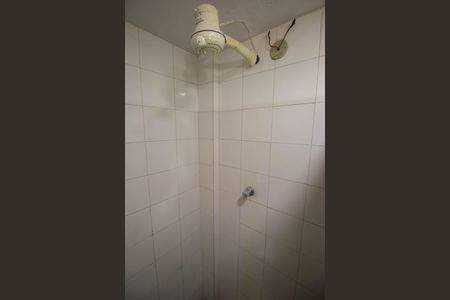 Banheiro de apartamento para alugar com 1 quarto, 50m² em Colubandê, São Gonçalo