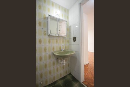 Banheiro de apartamento para alugar com 1 quarto, 50m² em Colubandê, São Gonçalo