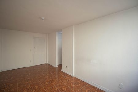 Sala de apartamento para alugar com 1 quarto, 50m² em Colubandê, São Gonçalo