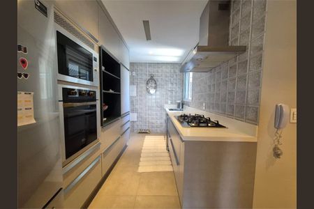Apartamento à venda com 3 quartos, 134m² em Vila Anastácio, São Paulo
