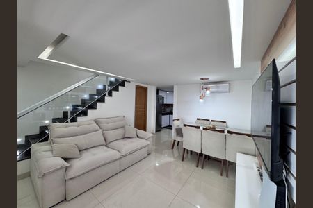 Sala de casa de condomínio para alugar com 3 quartos, 150m² em Vargem Pequena, Rio de Janeiro