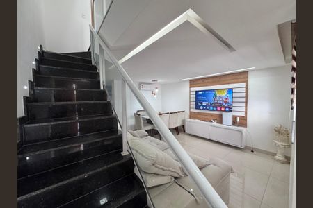 Sala de casa de condomínio para alugar com 3 quartos, 150m² em Vargem Pequena, Rio de Janeiro