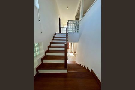 Casa à venda com 552m², 4 quartos e 6 vagas