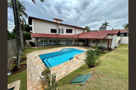 Casa à venda com 552m², 4 quartos e 6 vagas