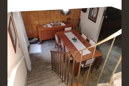 Casa à venda com 4 quartos, 300m² em Vila Guarani (Zona Sul), São Paulo