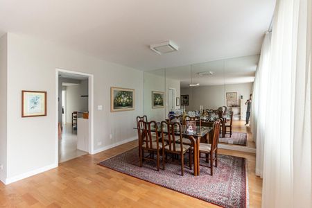 Apartamento à venda com 229m², 5 quartos e 2 vagasSala