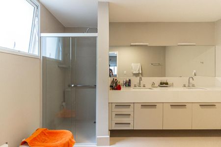 Apartamento à venda com 229m², 5 quartos e 2 vagasBanheiro da Suíte