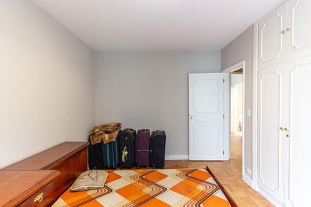 Apartamento à venda com 229m², 5 quartos e 2 vagasQuarto 