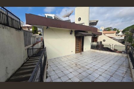 Casa à venda com 280m², 4 quartos e 4 vagas