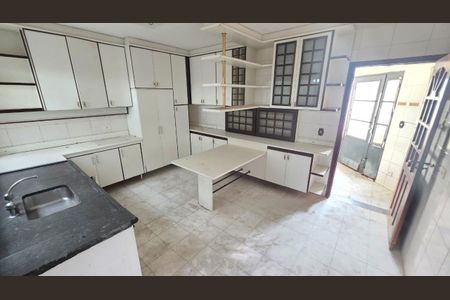 Casa à venda com 280m², 4 quartos e 4 vagas