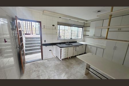 Casa à venda com 4 quartos, 280m² em Água Fria, São Paulo