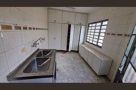 Casa à venda com 280m², 4 quartos e 4 vagas