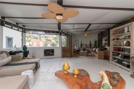 Casa à venda com 690m², 4 quartos e 8 vagas