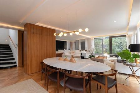 Casa à venda com 690m², 4 quartos e 8 vagas