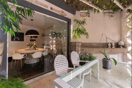 Casa à venda com 690m², 4 quartos e 8 vagas