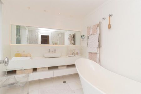 Casa à venda com 690m², 4 quartos e 8 vagas