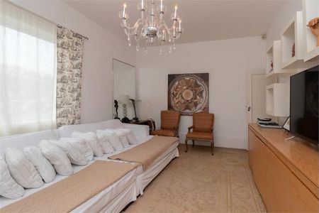 Casa à venda com 690m², 4 quartos e 8 vagas