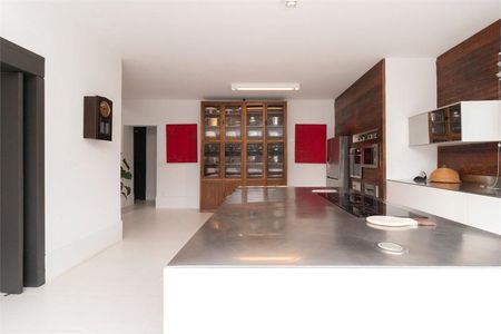 Casa à venda com 690m², 4 quartos e 8 vagas