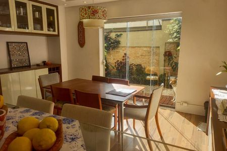 Casa à venda com 4 quartos, 300m² em Jardim das Laranjeiras, São Paulo