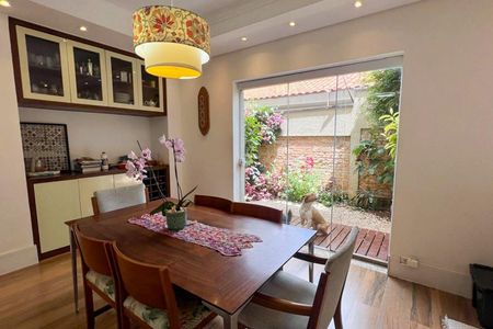 Casa à venda com 4 quartos, 300m² em Jardim das Laranjeiras, São Paulo