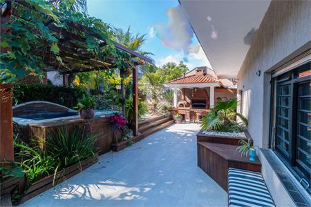 Casa à venda com 269m², 3 quartos e 5 vagas