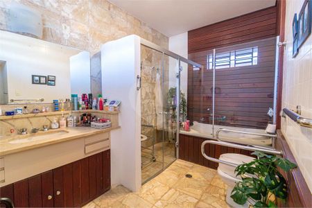 Casa à venda com 269m², 3 quartos e 5 vagas