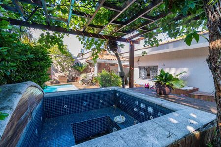 Casa à venda com 269m², 3 quartos e 5 vagas