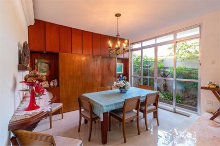 Casa à venda com 3 quartos, 269m² em Chácara Monte Alegre, São Paulo