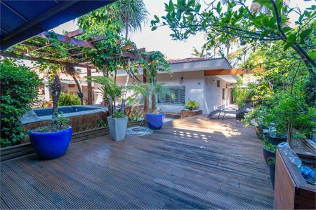 Casa à venda com 269m², 3 quartos e 5 vagas