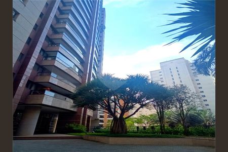 Apartamento à venda com 226m², 3 quartos e 4 vagas