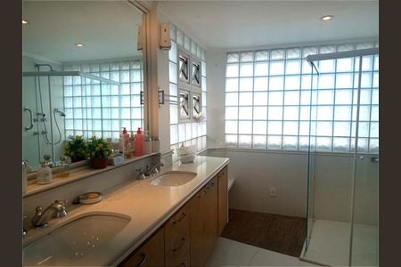 Apartamento à venda com 226m², 3 quartos e 4 vagas