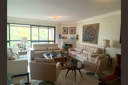 Apartamento à venda com 3 quartos, 226m² em Vila Suzana, São Paulo