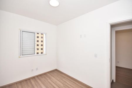 Quarto de apartamento à venda com 2 quartos, 68m² em Jardim Henriqueta, Taboão da Serra